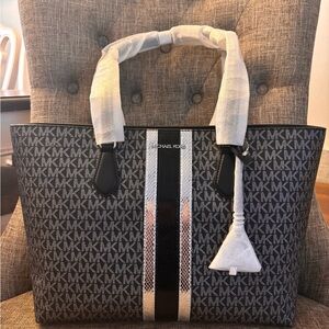 Michael Kors Sheila Large Signature Logo Tote Bag